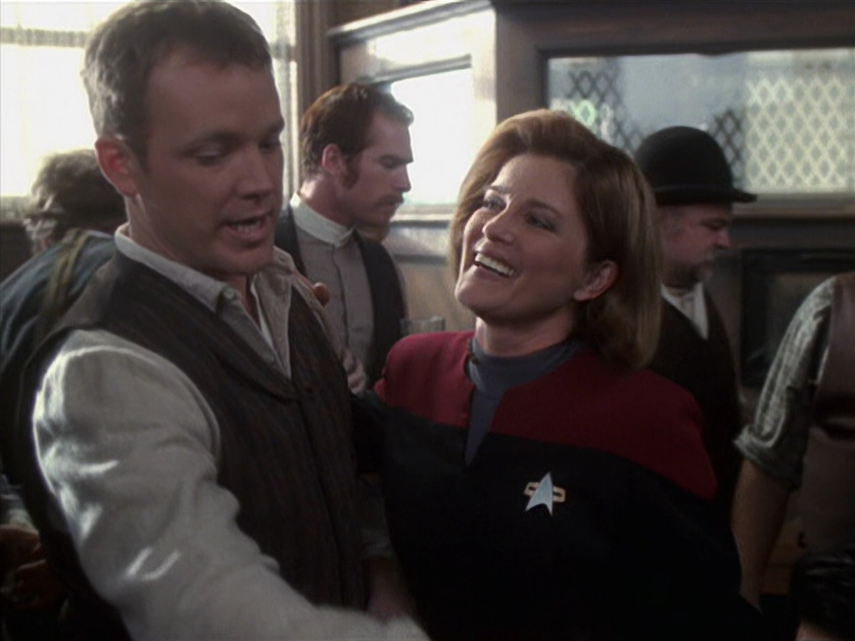 extant_StarTrek_VOY_6x11-FairHaven_00531.jpg