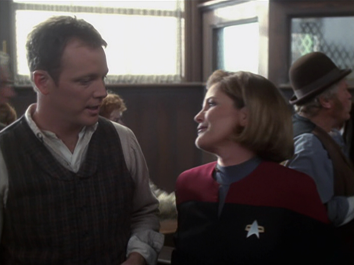 extant_StarTrek_VOY_6x11-FairHaven_00552.jpg