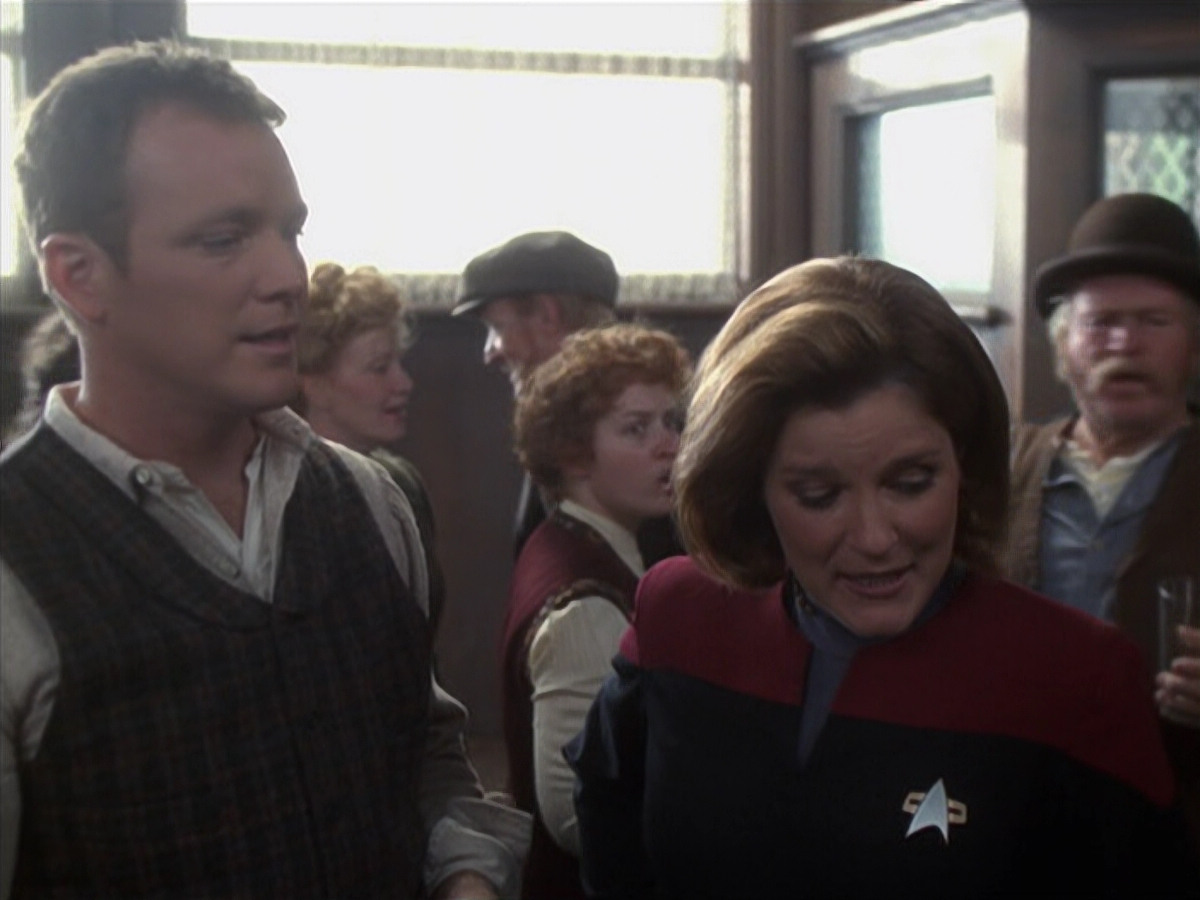 extant_StarTrek_VOY_6x11-FairHaven_00557.jpg