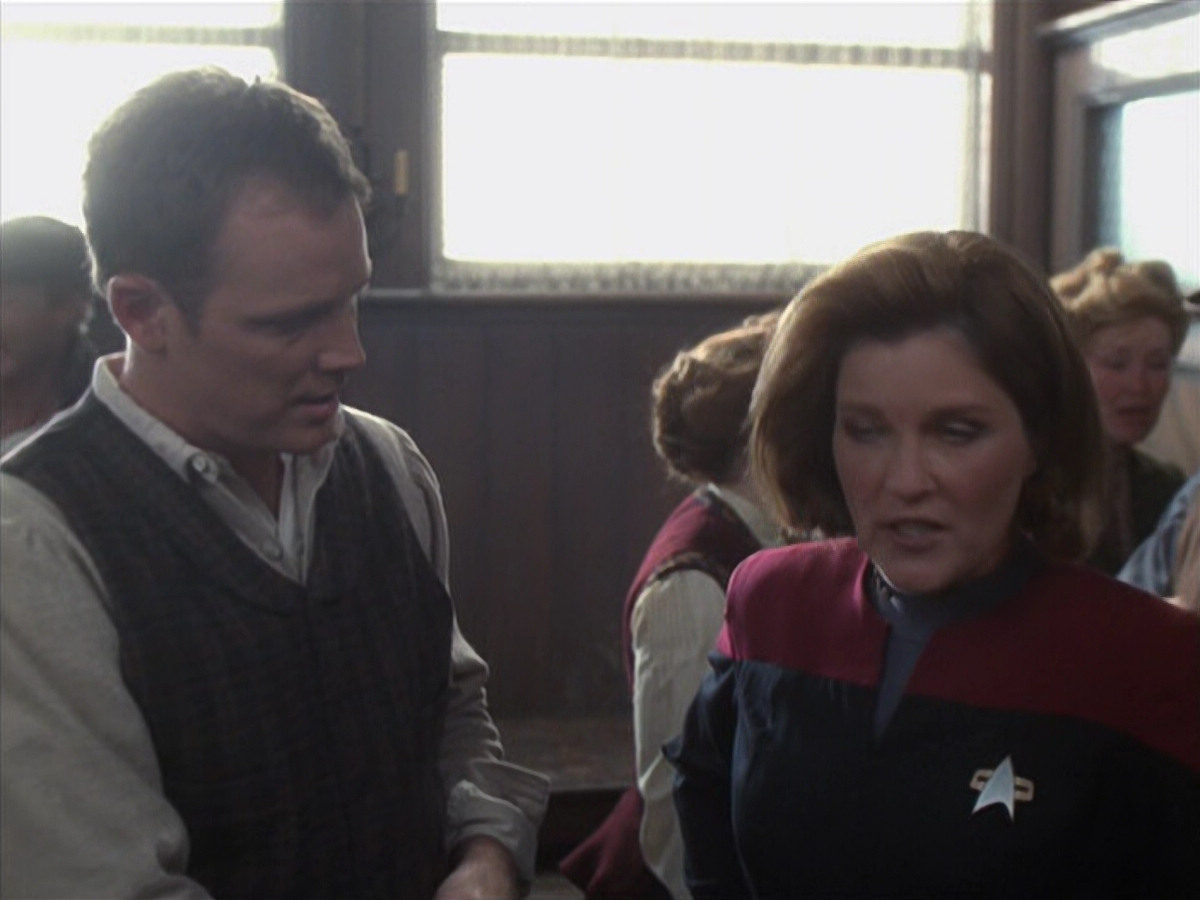 extant_StarTrek_VOY_6x11-FairHaven_00563.jpg