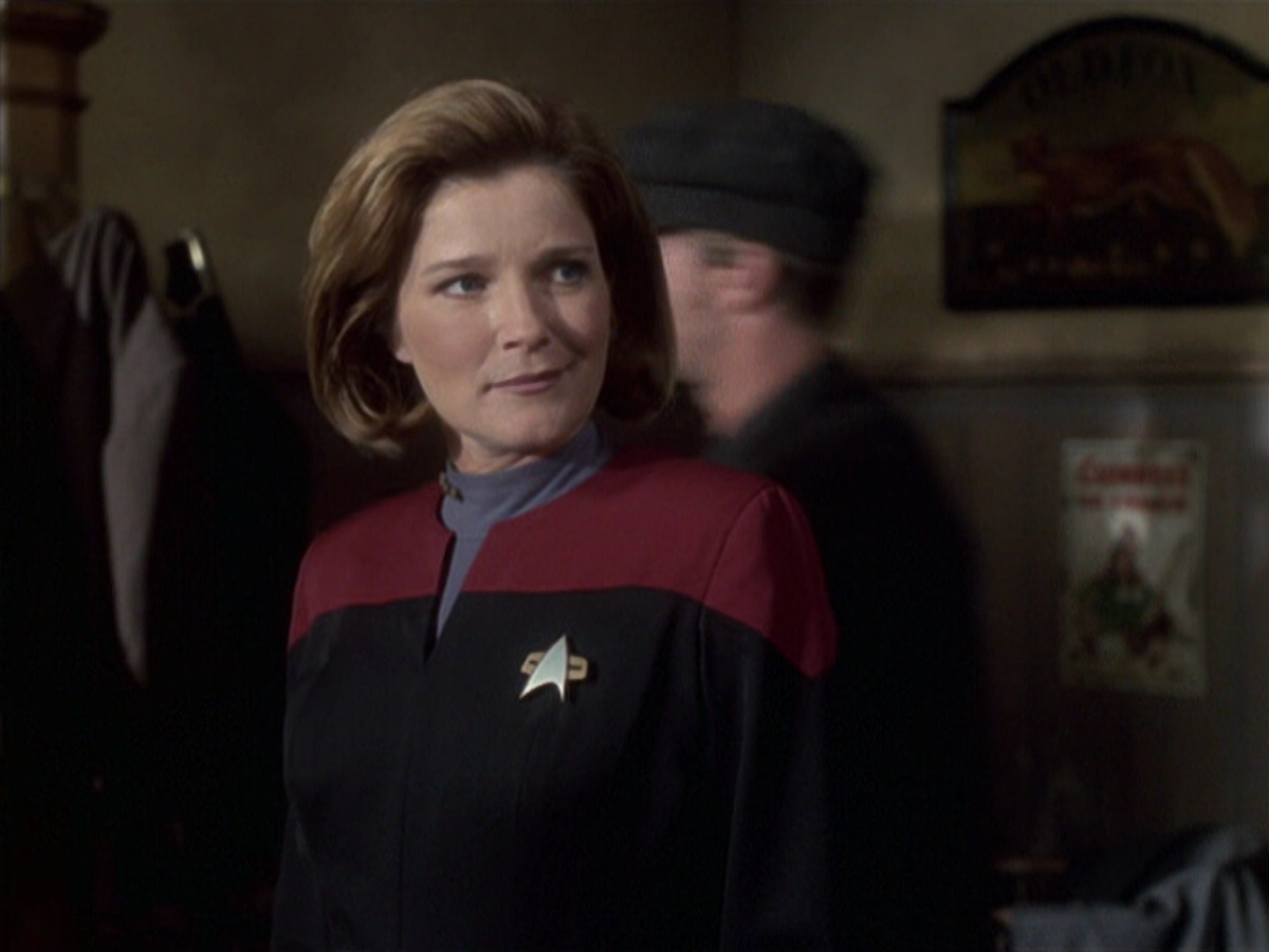 extant_StarTrek_VOY_6x11-FairHaven_00594.jpg