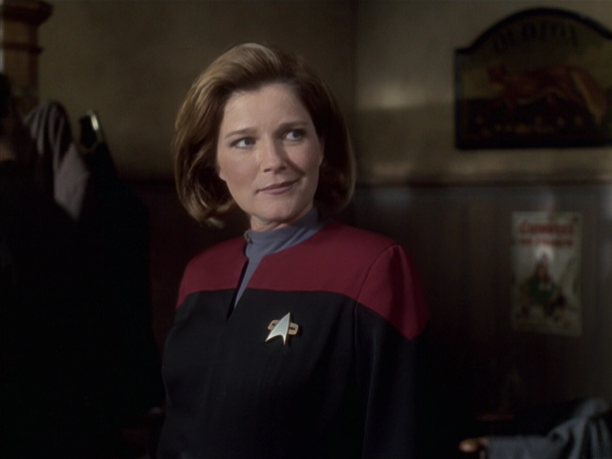 extant_StarTrek_VOY_6x11-FairHaven_00595.jpg