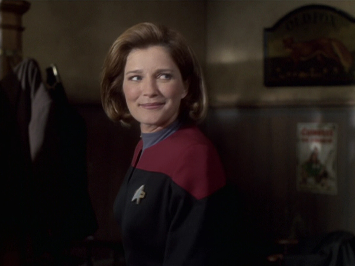 extant_StarTrek_VOY_6x11-FairHaven_00596.jpg