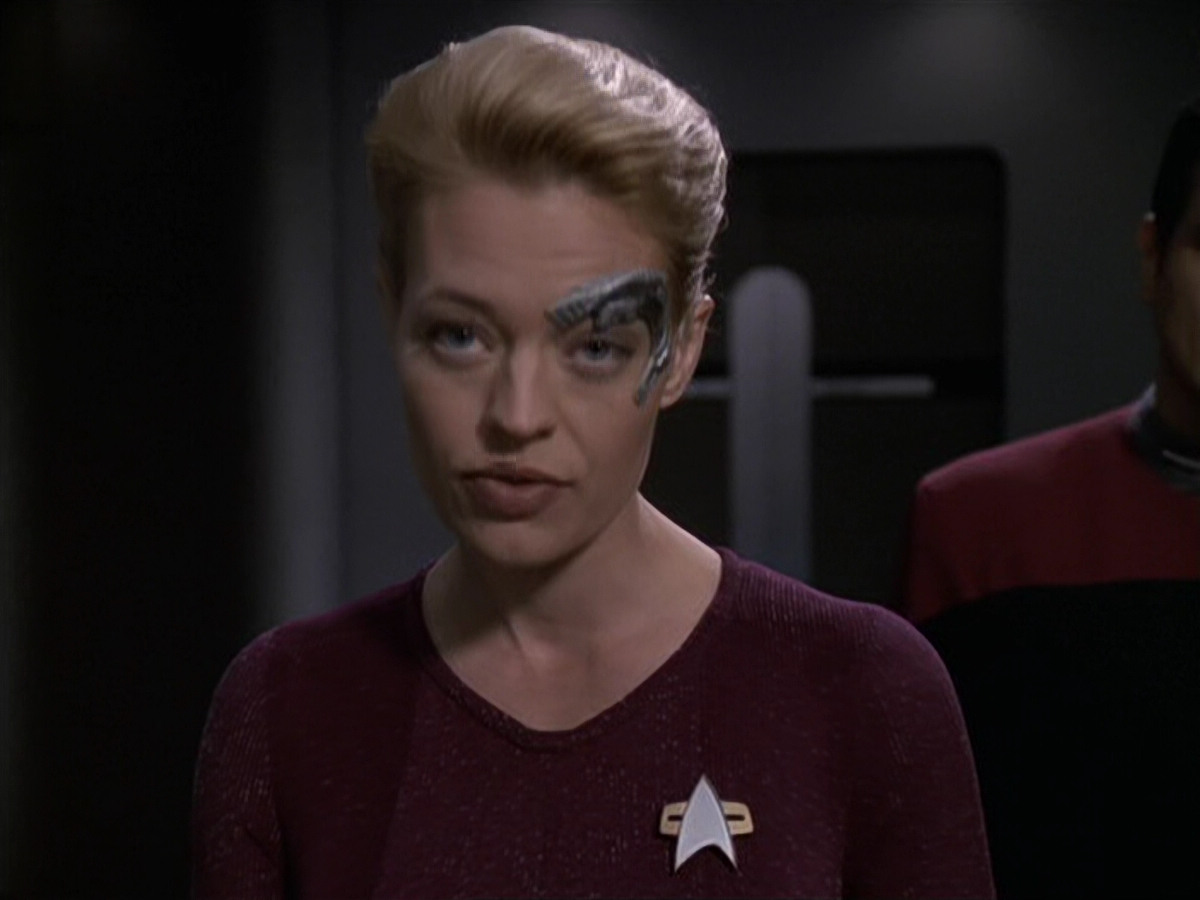 extant_StarTrek_VOY_6x11-FairHaven_00625.jpg