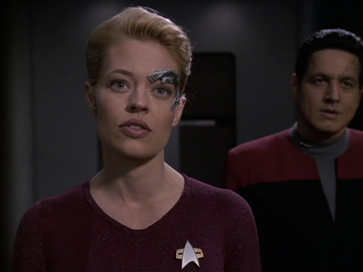 extant_StarTrek_VOY_6x11-FairHaven_00627.jpg