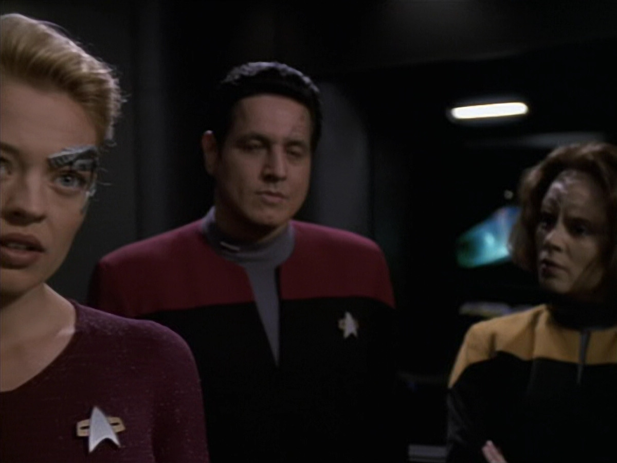 extant_StarTrek_VOY_6x11-FairHaven_00634.jpg