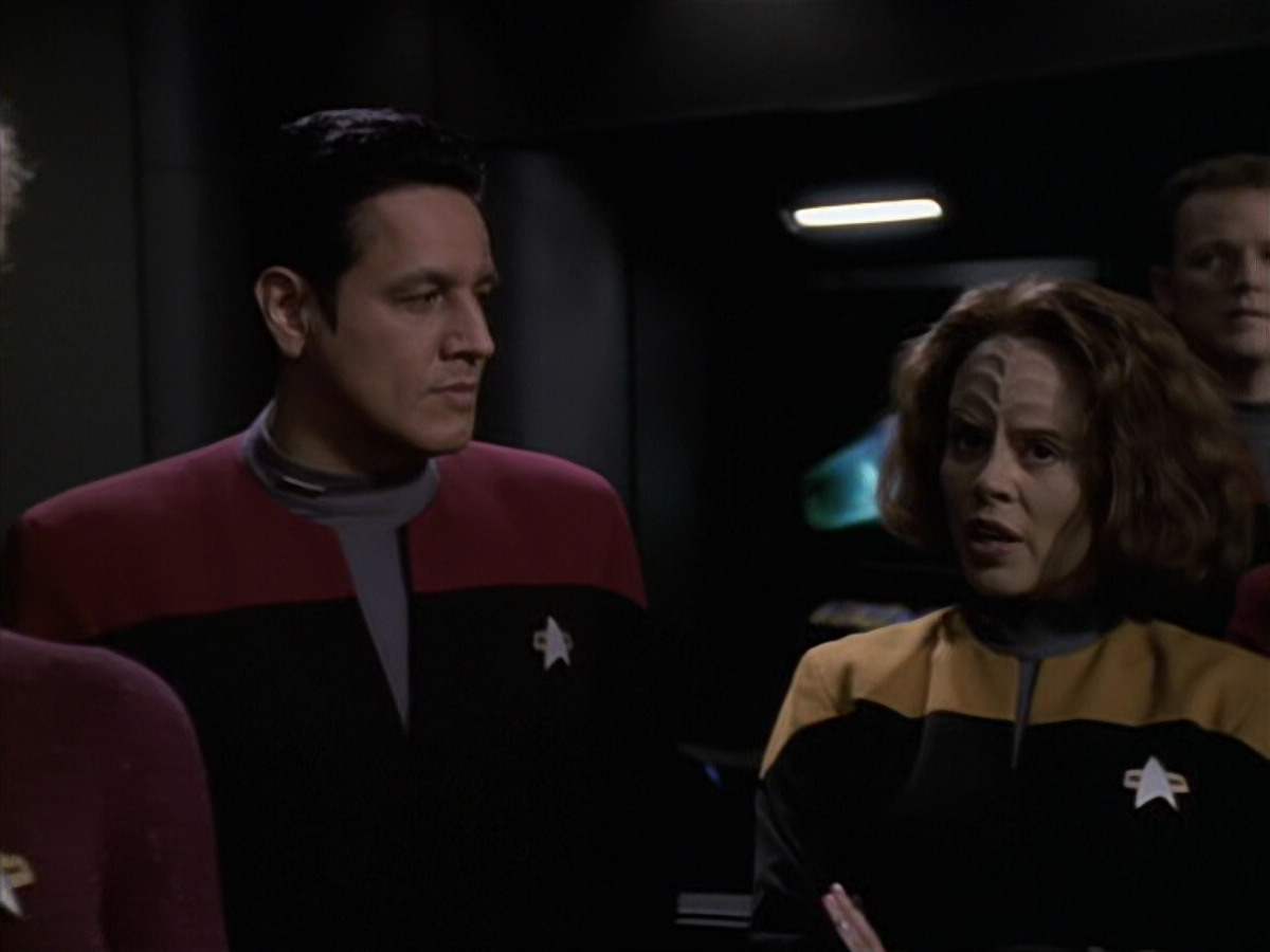 extant_StarTrek_VOY_6x11-FairHaven_00635.jpg