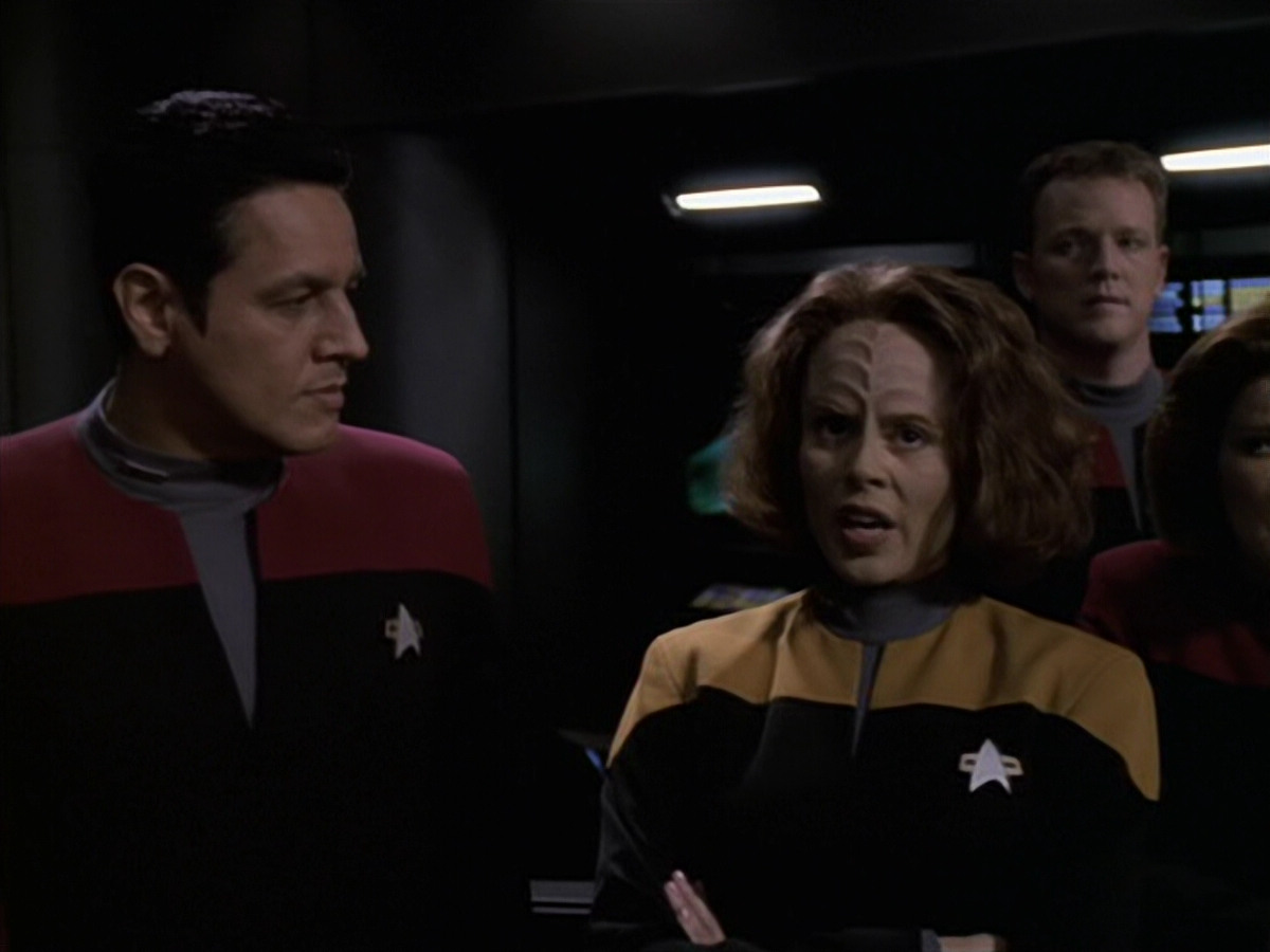 extant_StarTrek_VOY_6x11-FairHaven_00636.jpg