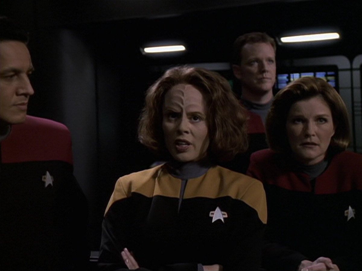 extant_StarTrek_VOY_6x11-FairHaven_00638.jpg