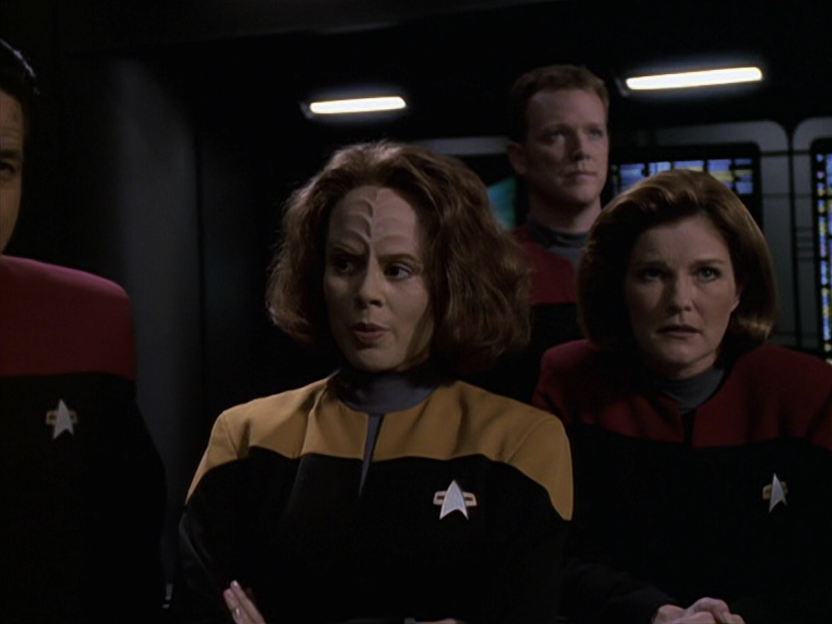 extant_StarTrek_VOY_6x11-FairHaven_00639.jpg