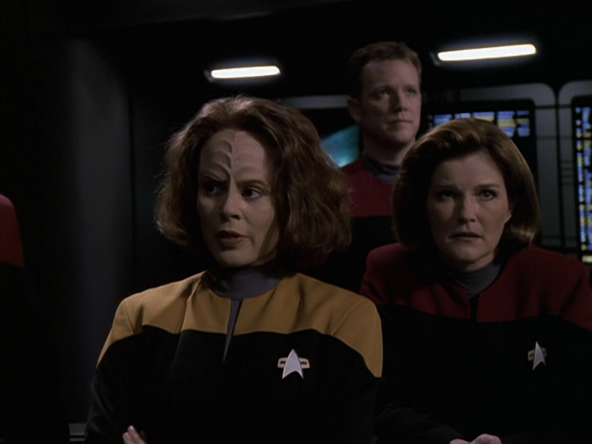 extant_StarTrek_VOY_6x11-FairHaven_00640.jpg