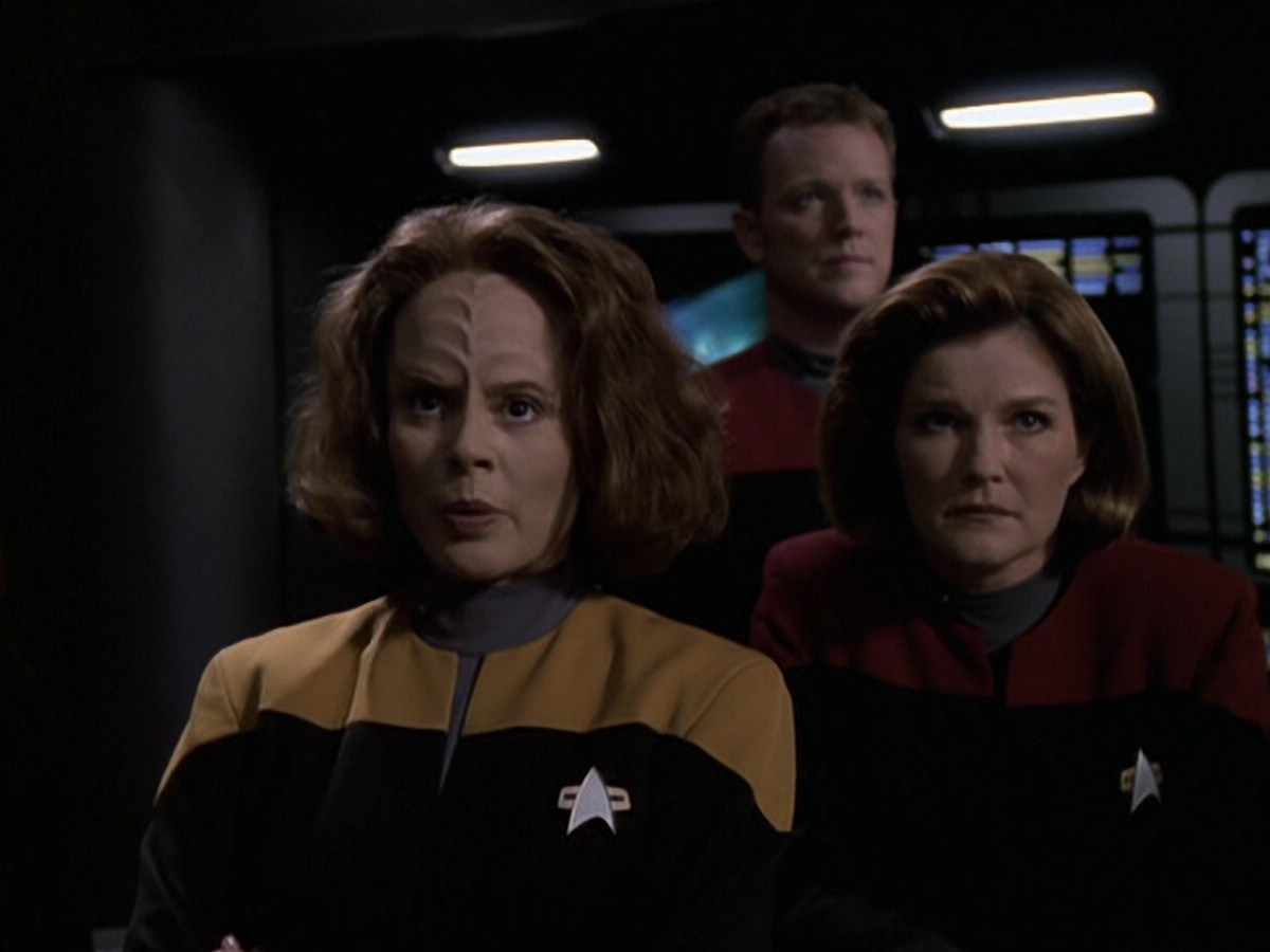 extant_StarTrek_VOY_6x11-FairHaven_00641.jpg