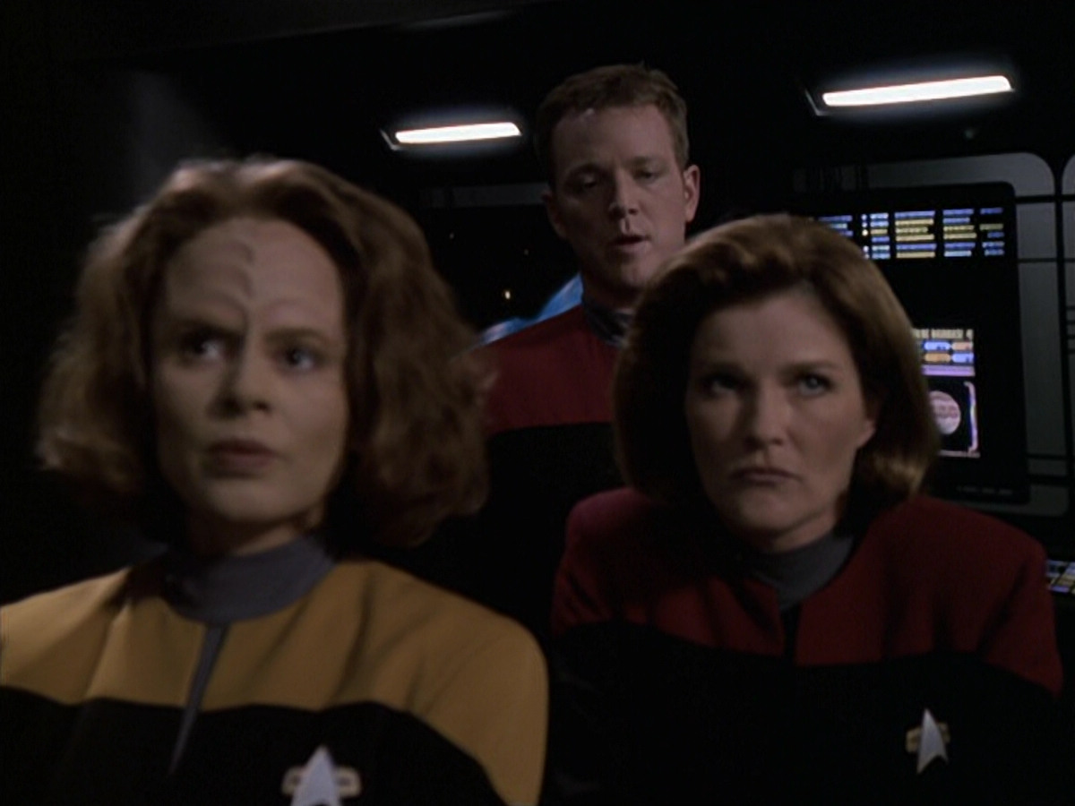 extant_StarTrek_VOY_6x11-FairHaven_00645.jpg