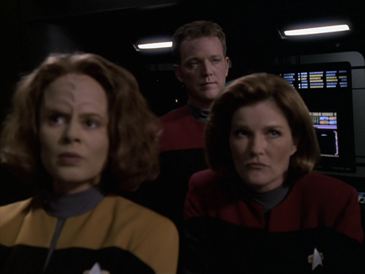 extant_StarTrek_VOY_6x11-FairHaven_00646.jpg