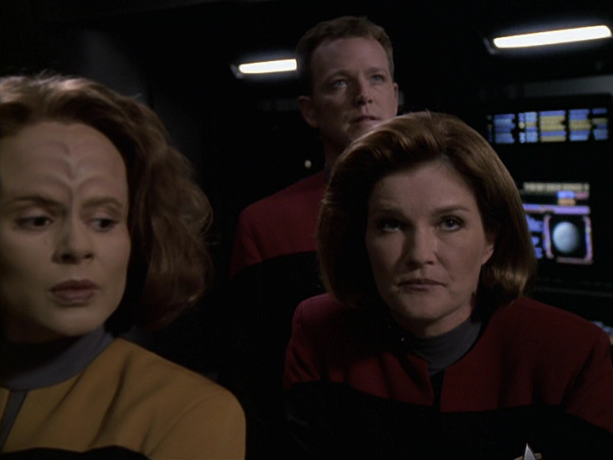 extant_StarTrek_VOY_6x11-FairHaven_00649.jpg