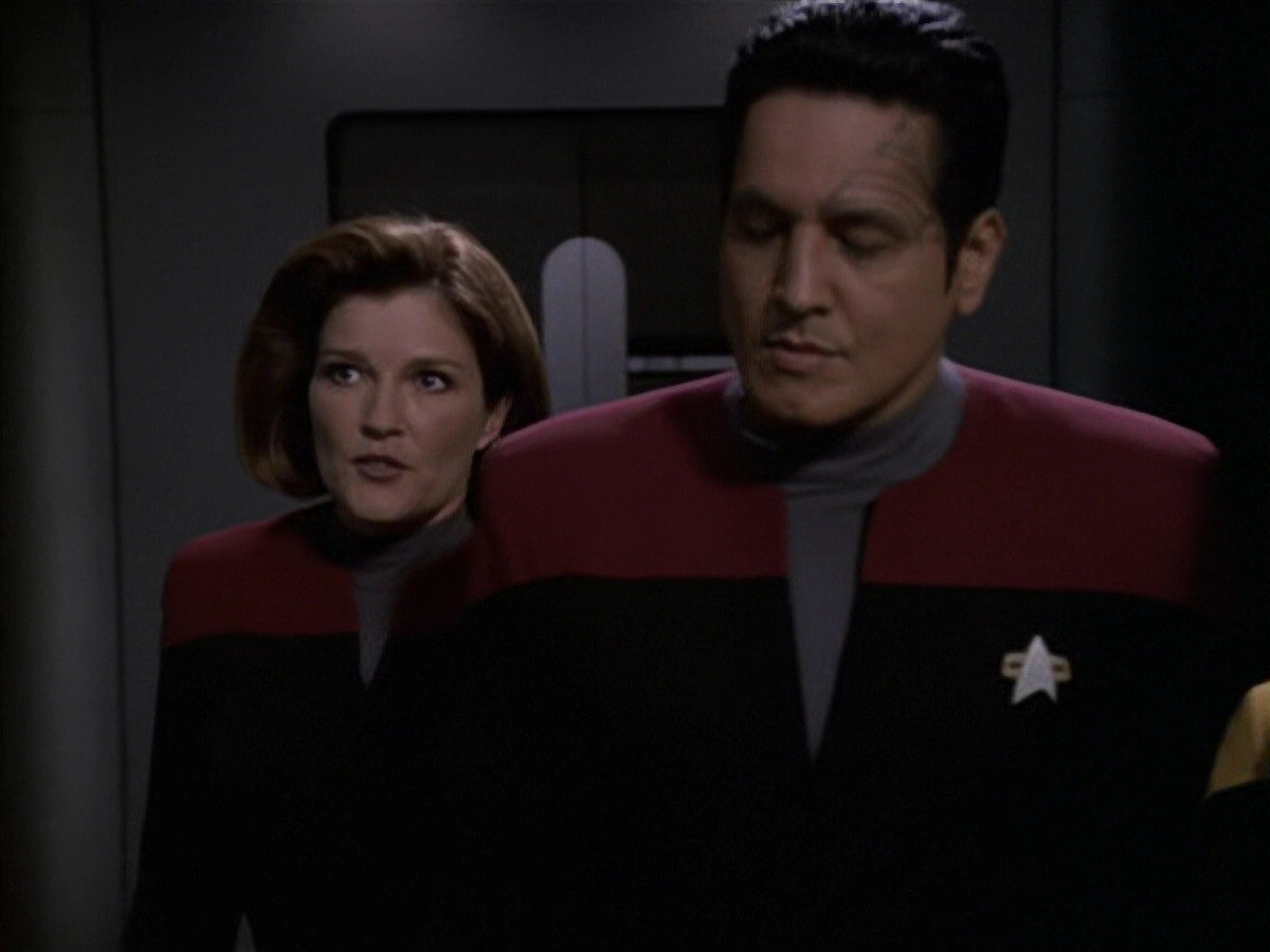 extant_StarTrek_VOY_6x11-FairHaven_00655.jpg