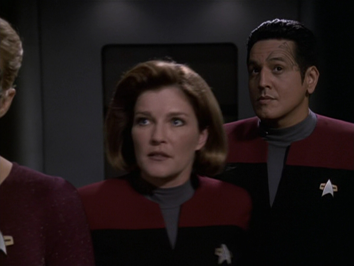 extant_StarTrek_VOY_6x11-FairHaven_00657.jpg