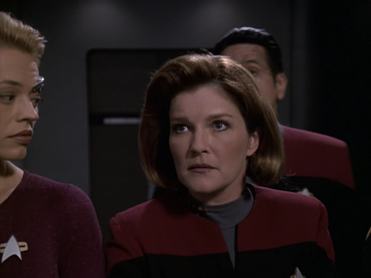 extant_StarTrek_VOY_6x11-FairHaven_00658.jpg