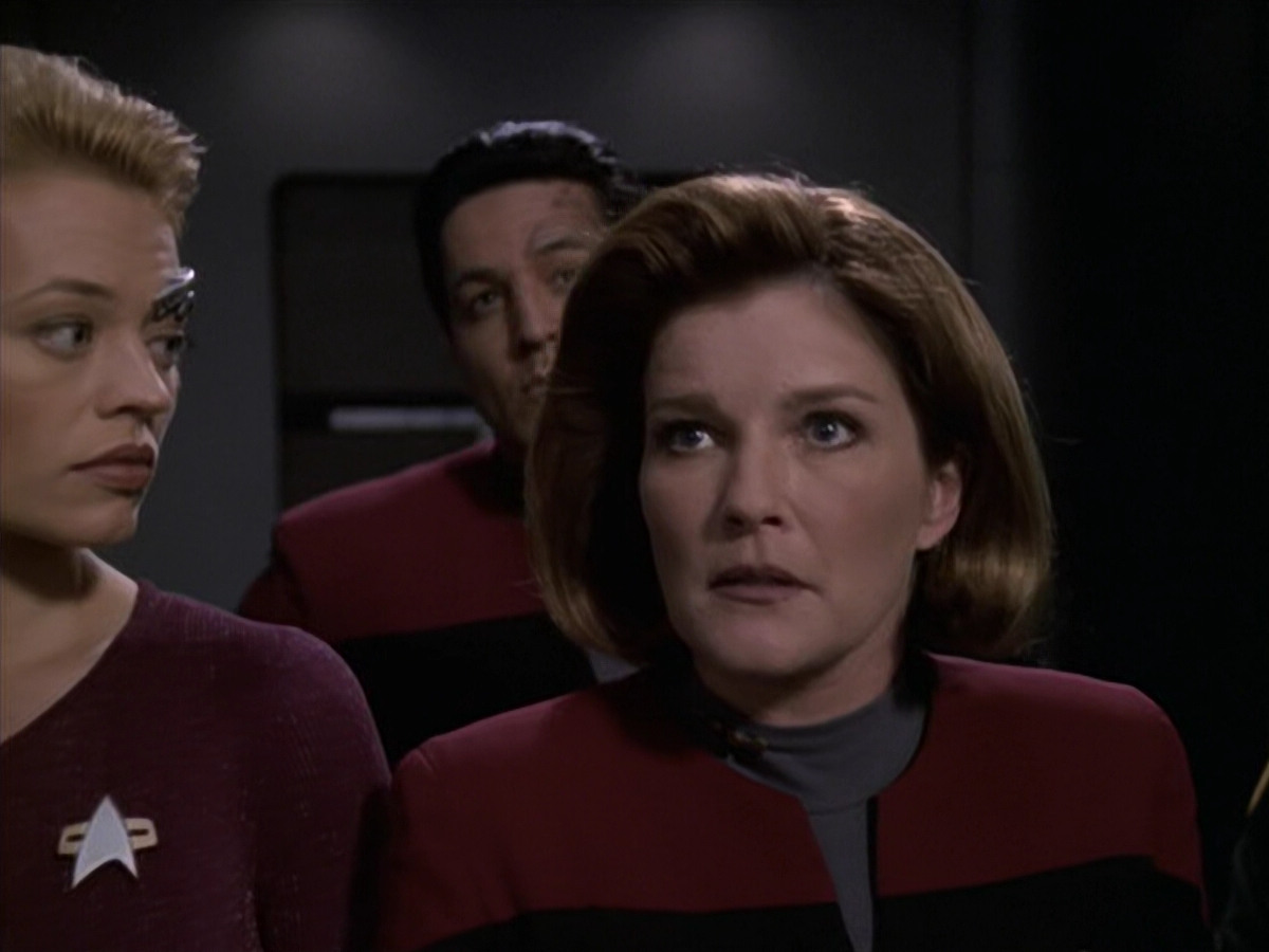 extant_StarTrek_VOY_6x11-FairHaven_00659.jpg