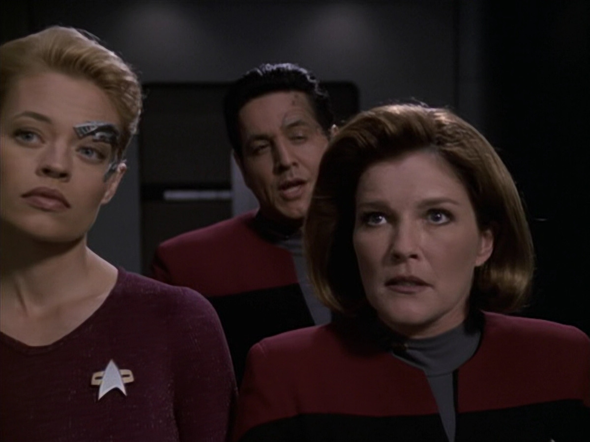 extant_StarTrek_VOY_6x11-FairHaven_00660.jpg