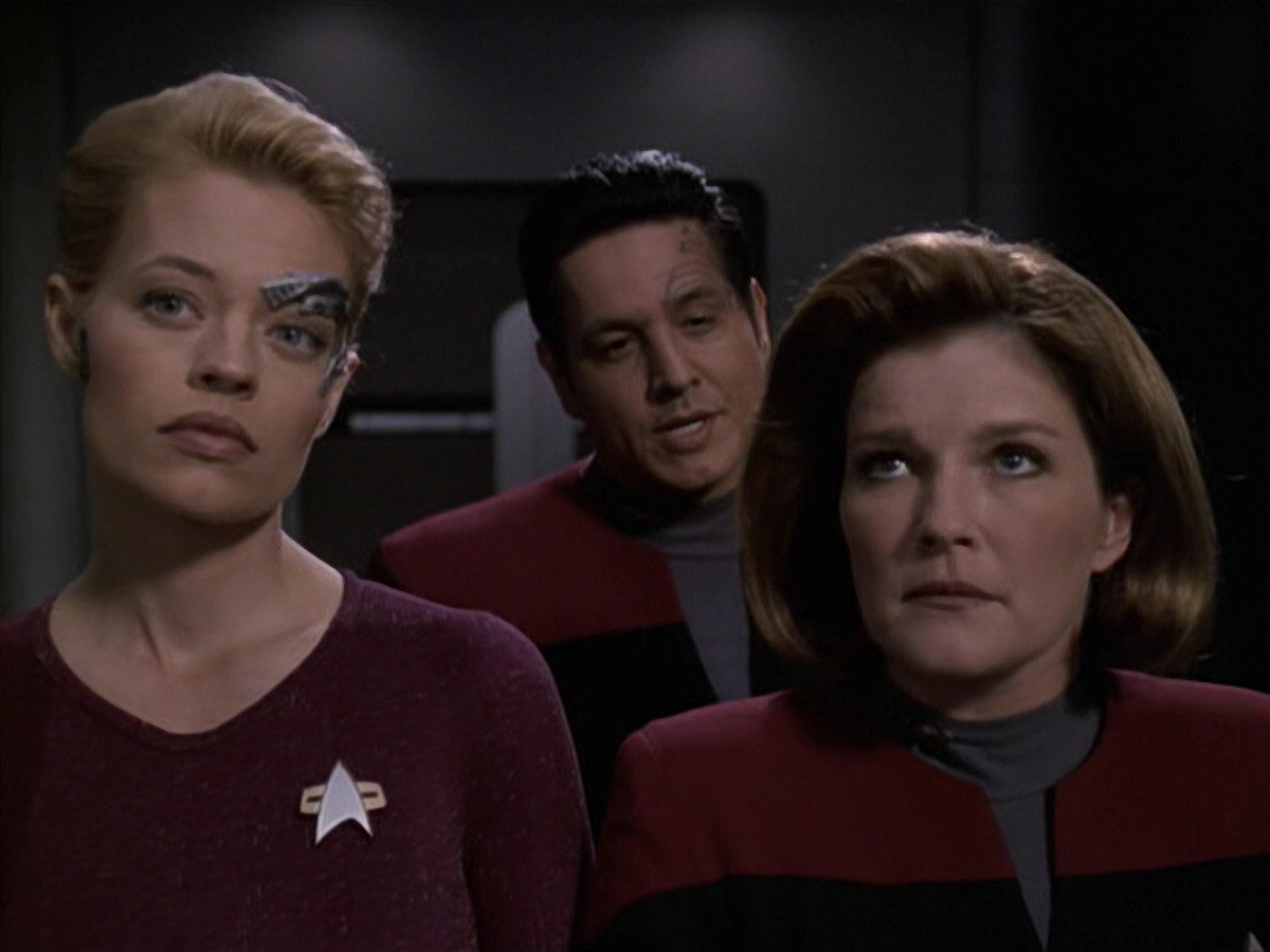 extant_StarTrek_VOY_6x11-FairHaven_00661.jpg