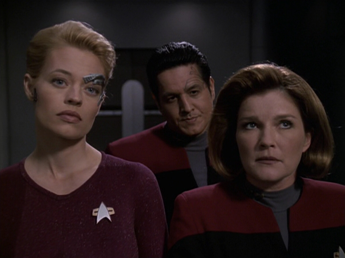 extant_StarTrek_VOY_6x11-FairHaven_00662.jpg
