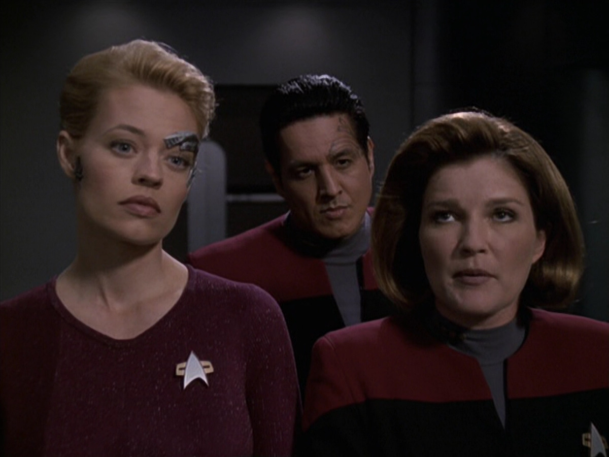 extant_StarTrek_VOY_6x11-FairHaven_00663.jpg