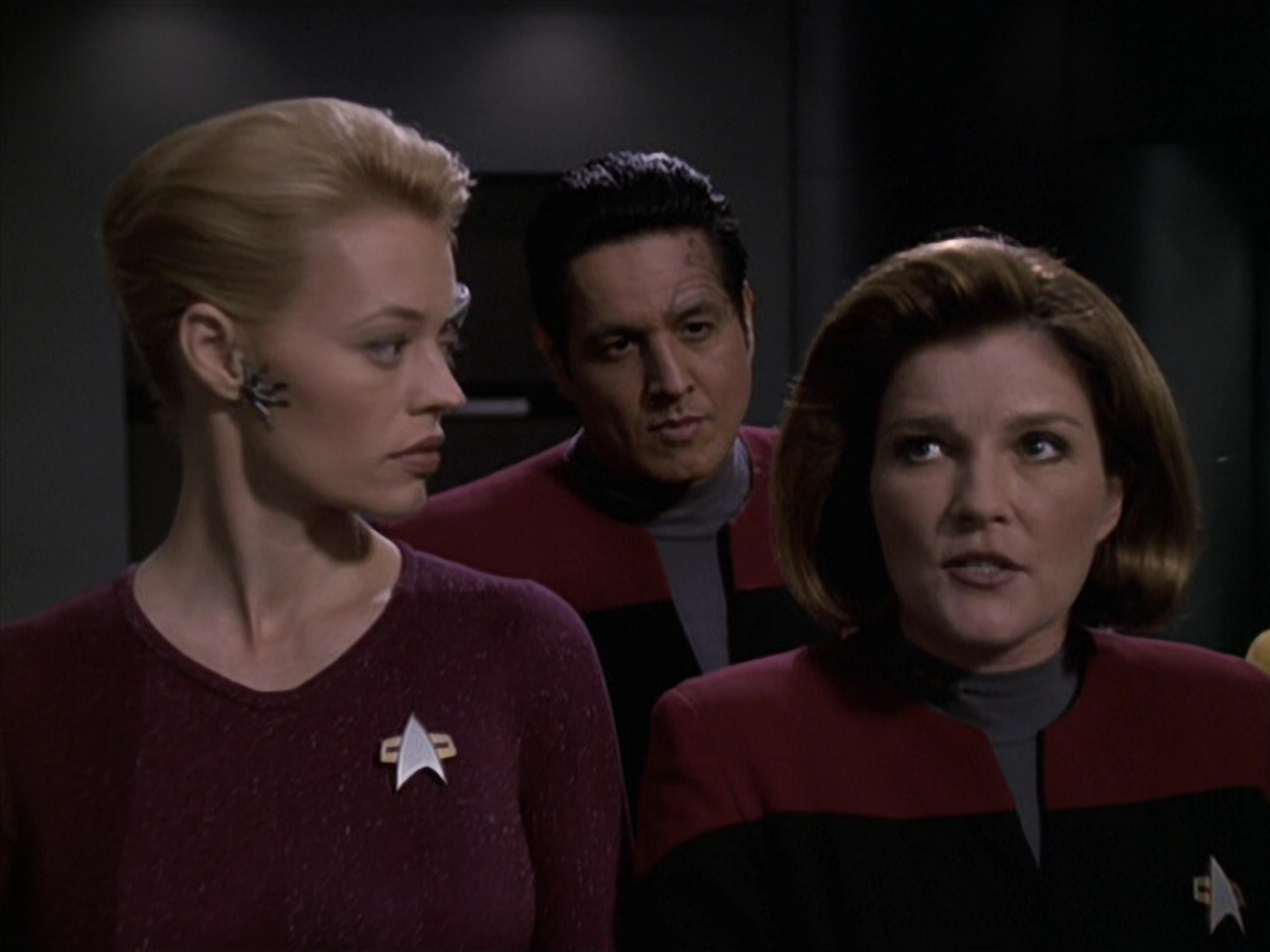 extant_StarTrek_VOY_6x11-FairHaven_00664.jpg