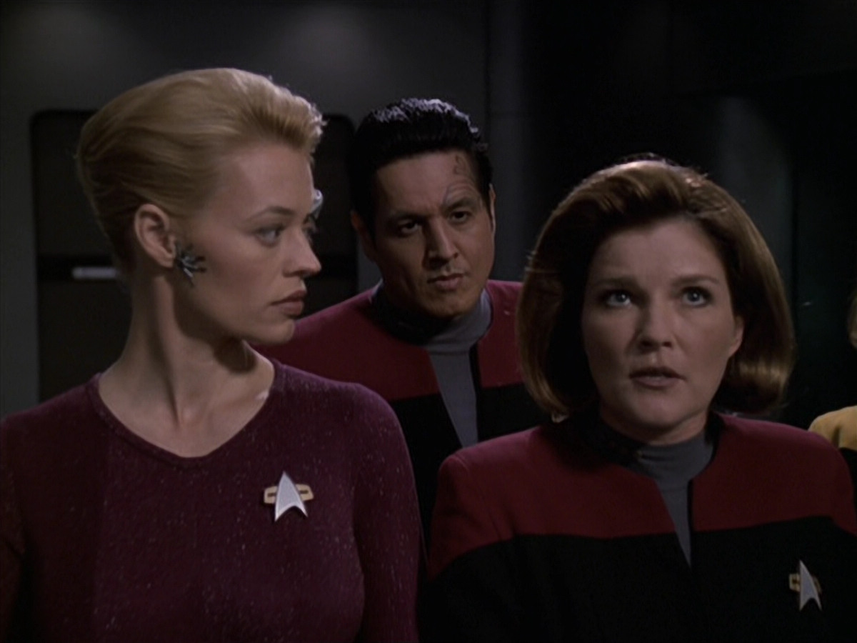 extant_StarTrek_VOY_6x11-FairHaven_00665.jpg