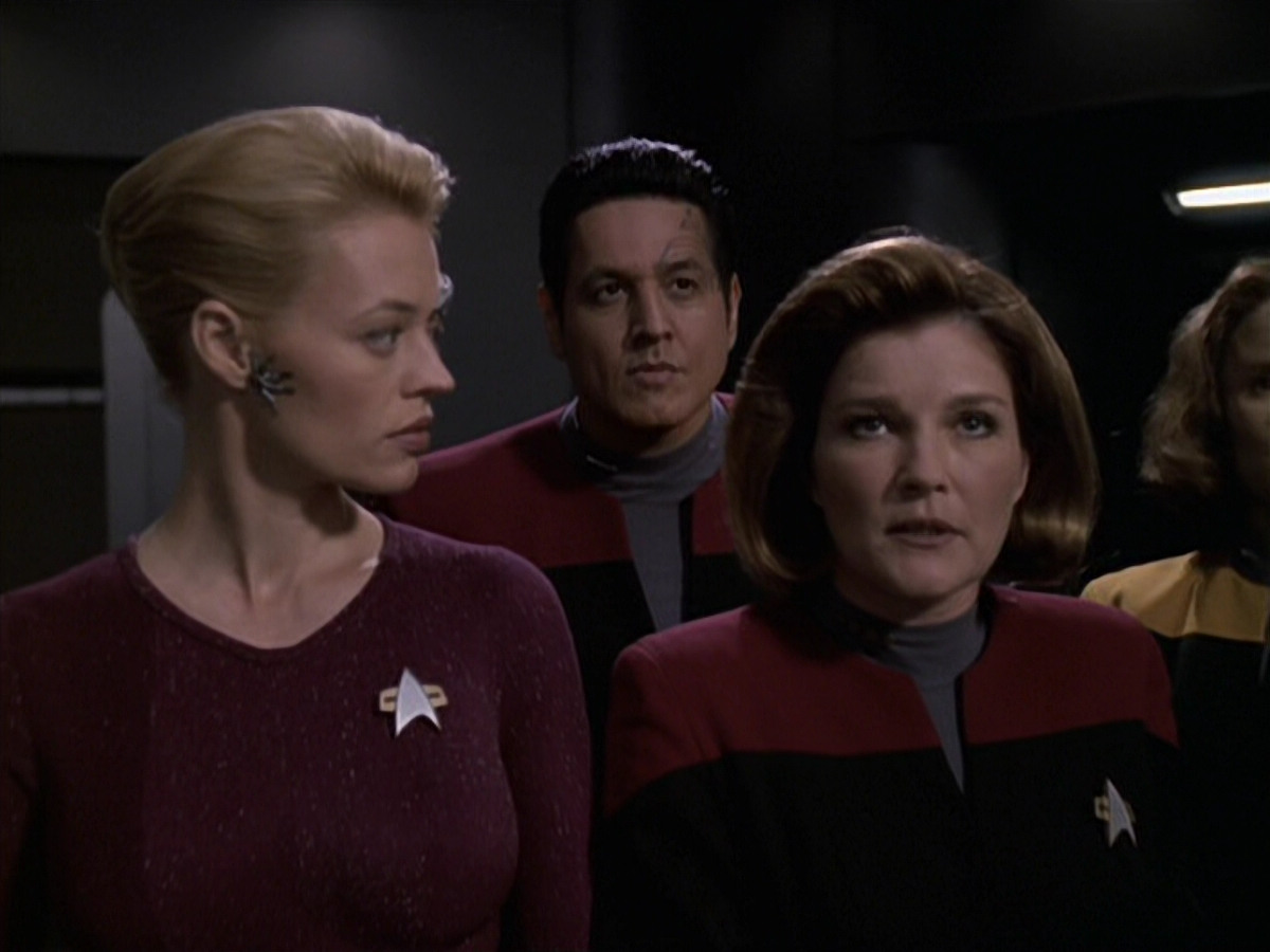 extant_StarTrek_VOY_6x11-FairHaven_00667.jpg