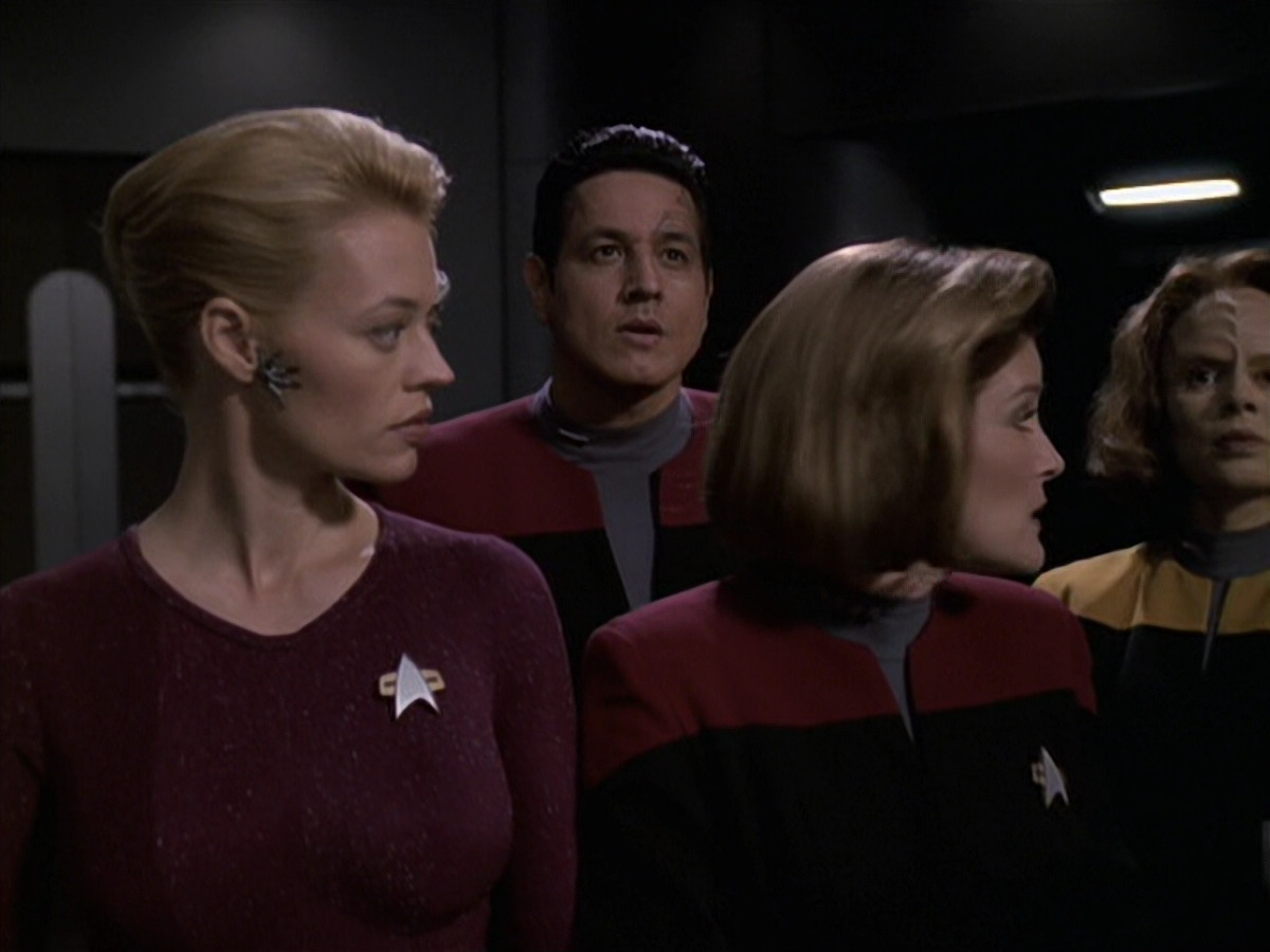 extant_StarTrek_VOY_6x11-FairHaven_00668.jpg