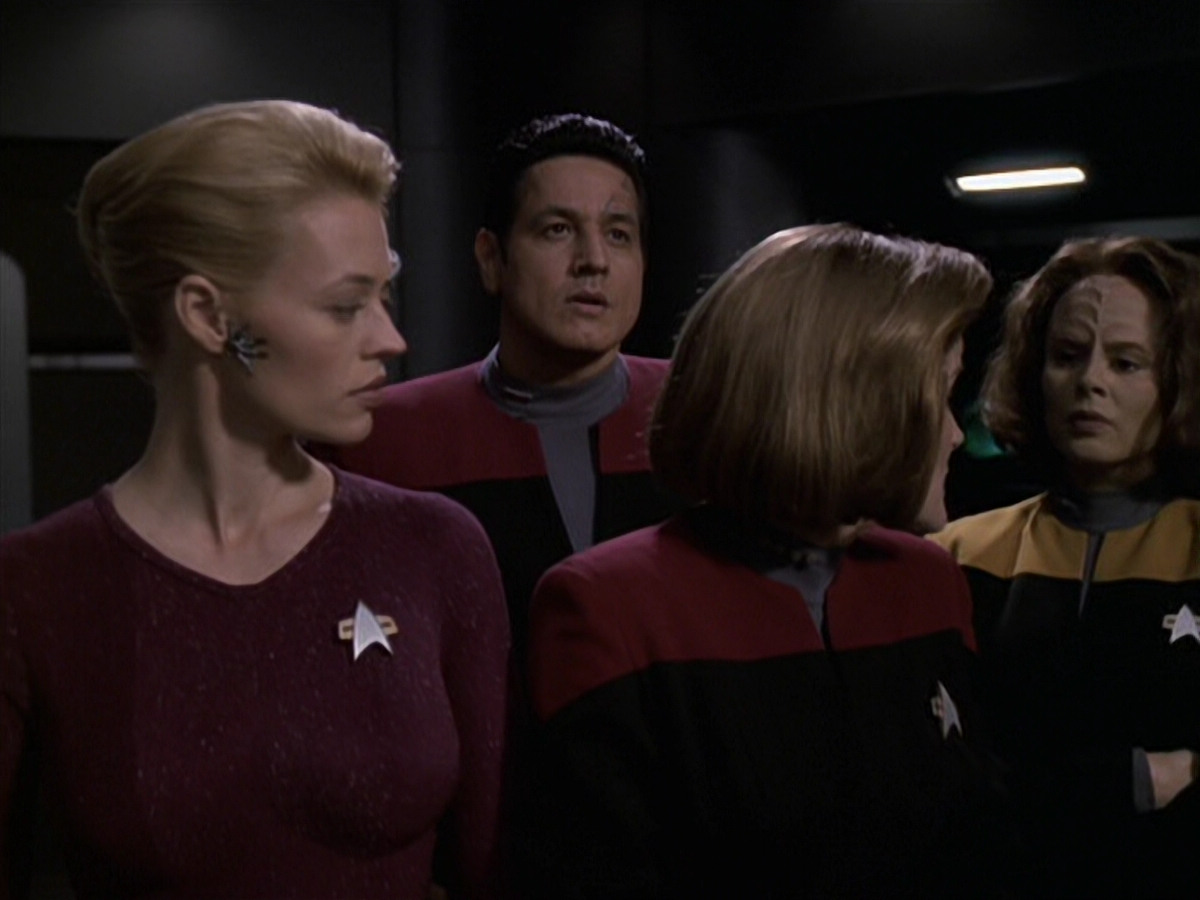 extant_StarTrek_VOY_6x11-FairHaven_00669.jpg