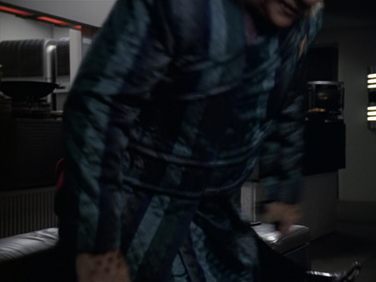 extant_StarTrek_VOY_6x11-FairHaven_00703.jpg