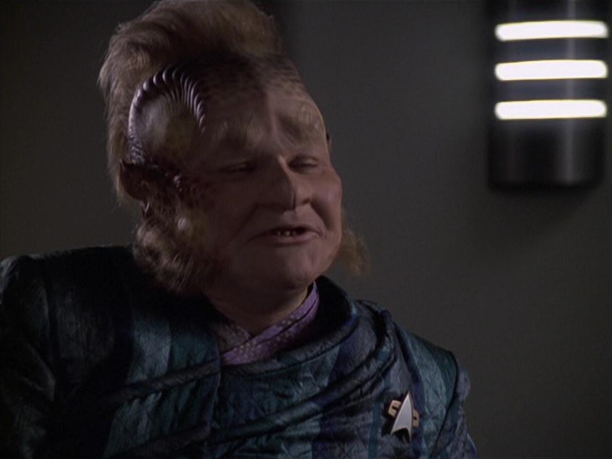 extant_StarTrek_VOY_6x11-FairHaven_00731.jpg