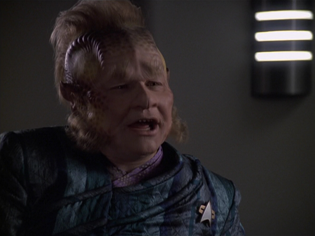 extant_StarTrek_VOY_6x11-FairHaven_00732.jpg