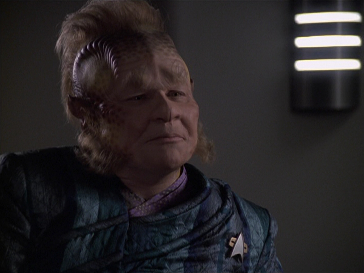 extant_StarTrek_VOY_6x11-FairHaven_00733.jpg