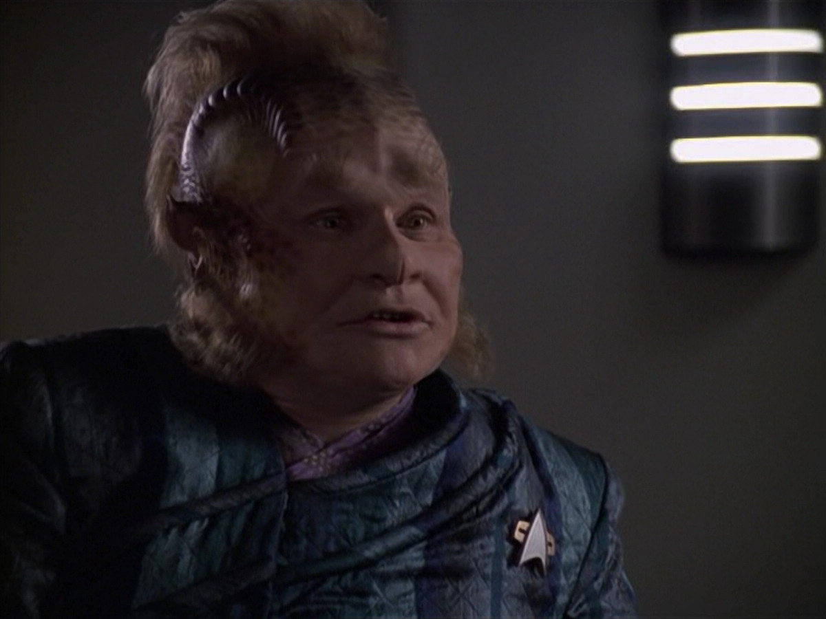 extant_StarTrek_VOY_6x11-FairHaven_00738.jpg