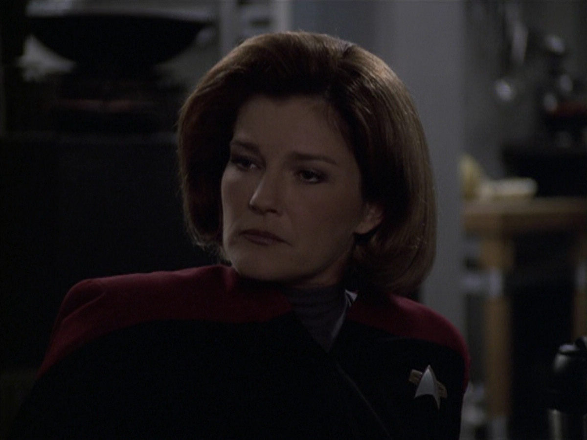 extant_StarTrek_VOY_6x11-FairHaven_00743.jpg