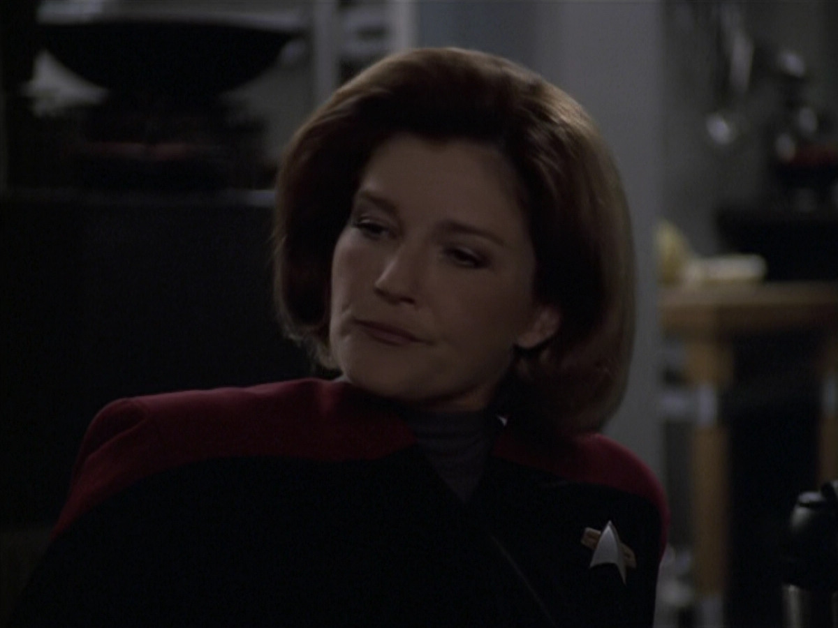 extant_StarTrek_VOY_6x11-FairHaven_00744.jpg
