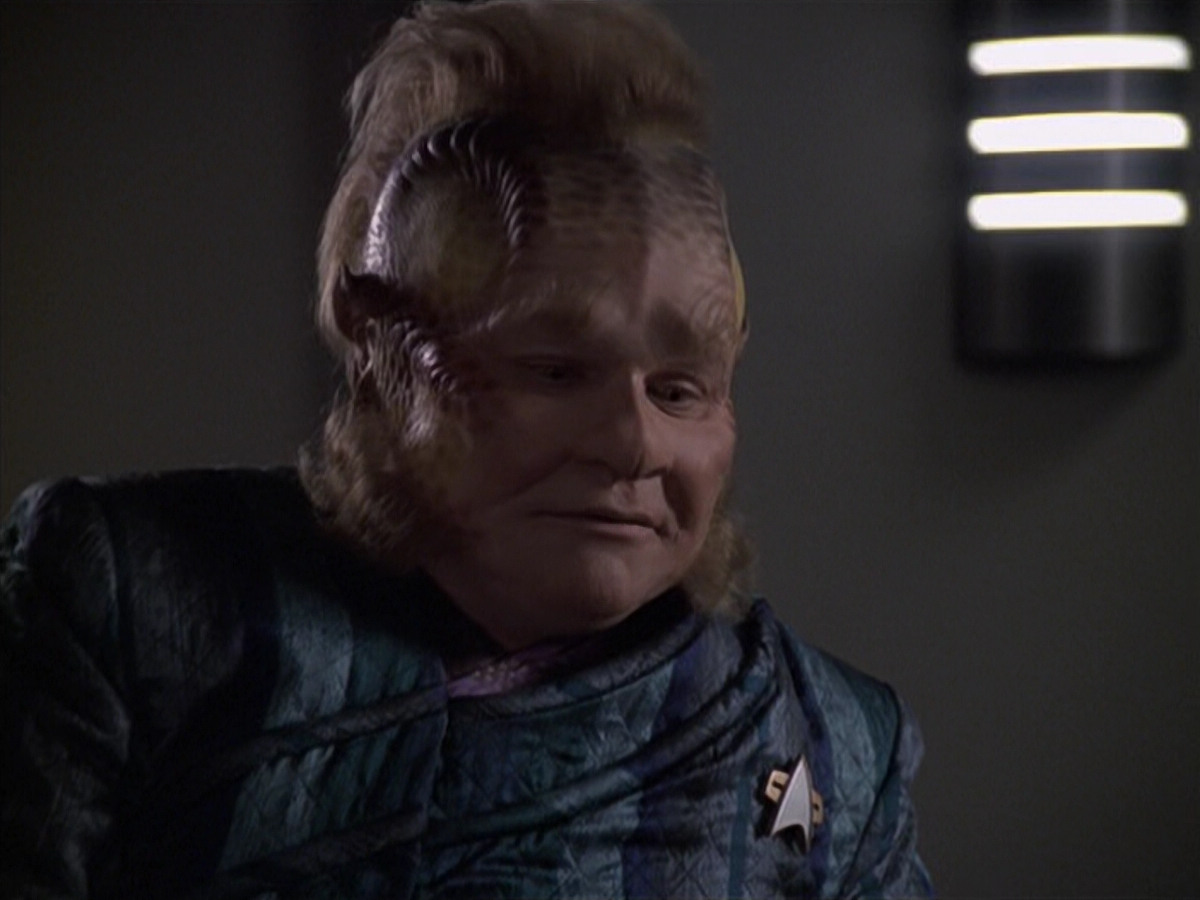 extant_StarTrek_VOY_6x11-FairHaven_00750.jpg
