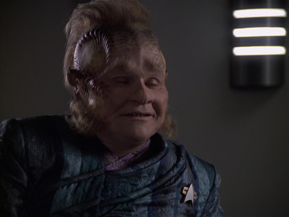 extant_StarTrek_VOY_6x11-FairHaven_00753.jpg