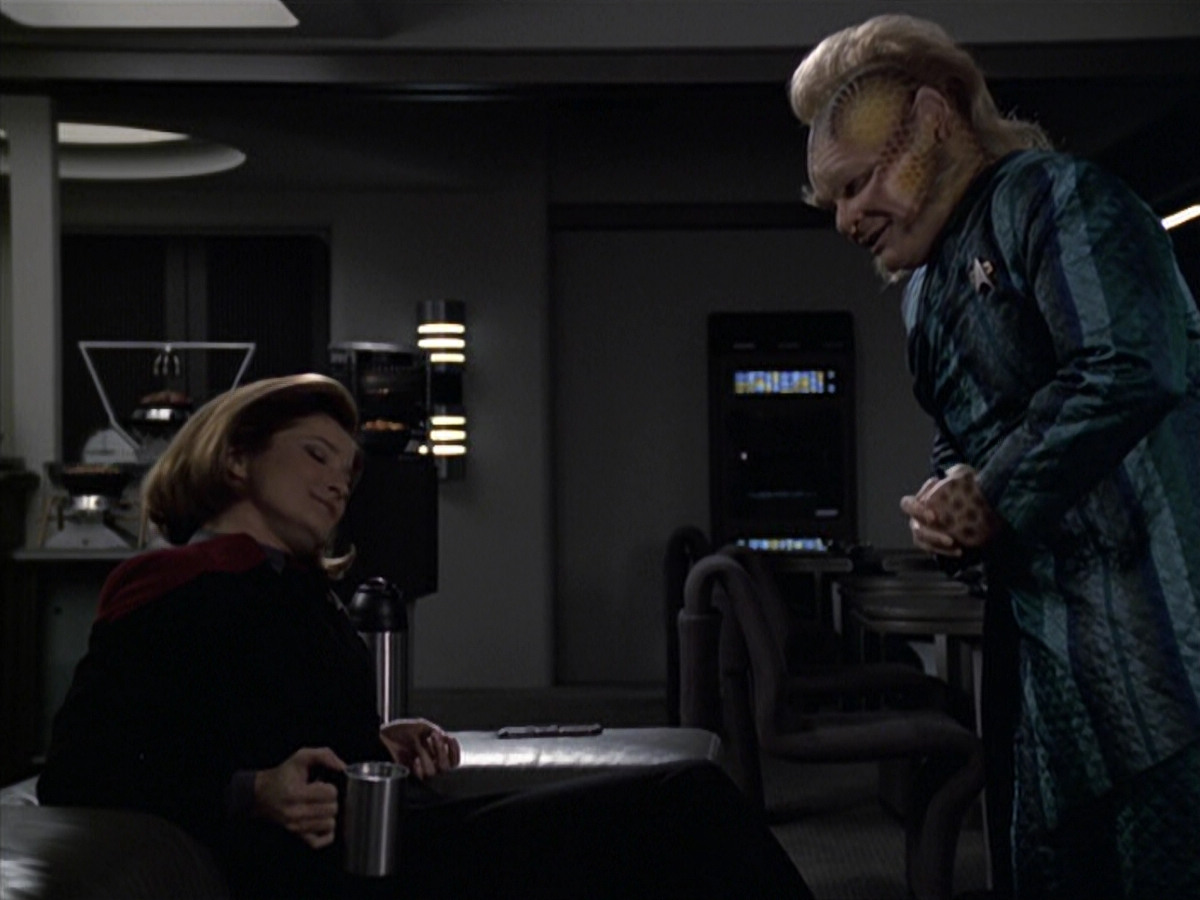 extant_StarTrek_VOY_6x11-FairHaven_00781.jpg