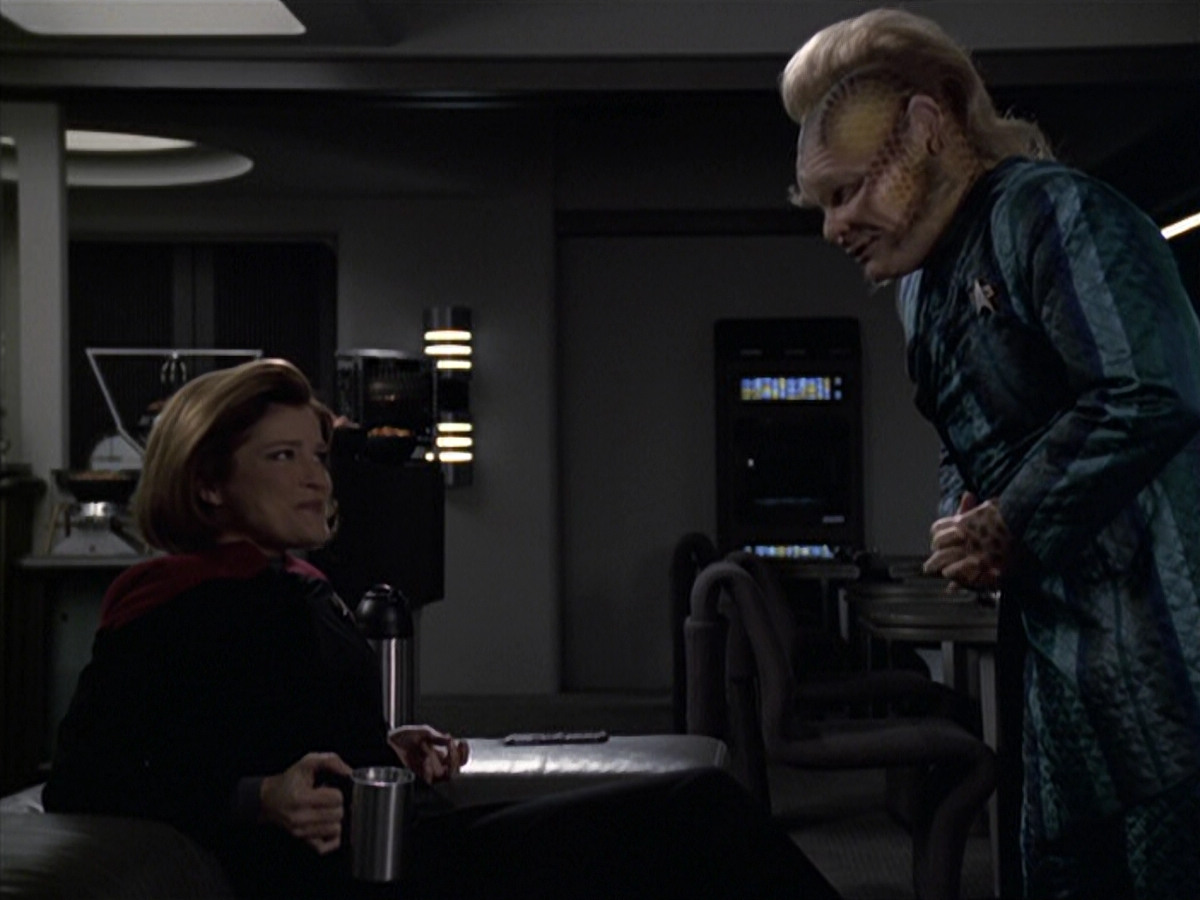 extant_StarTrek_VOY_6x11-FairHaven_00786.jpg
