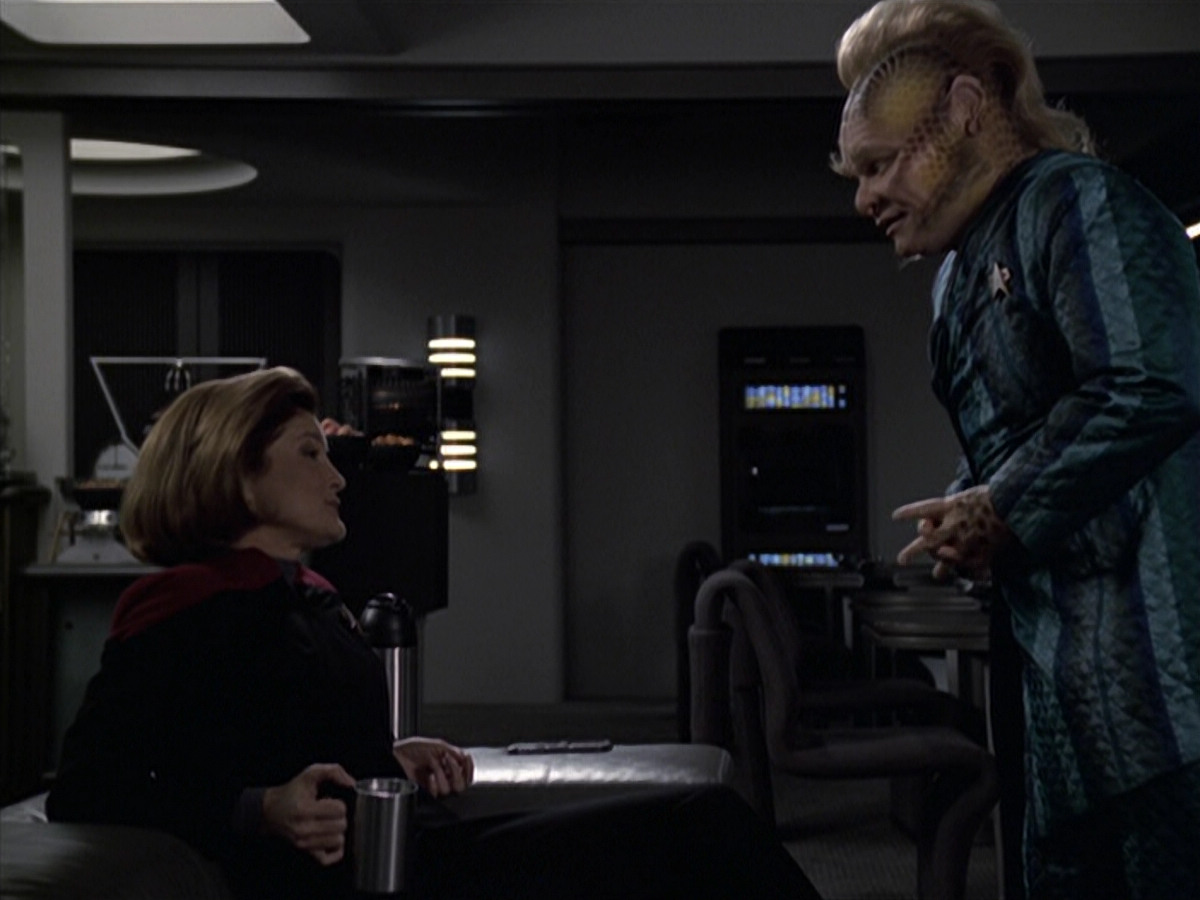 extant_StarTrek_VOY_6x11-FairHaven_00790.jpg