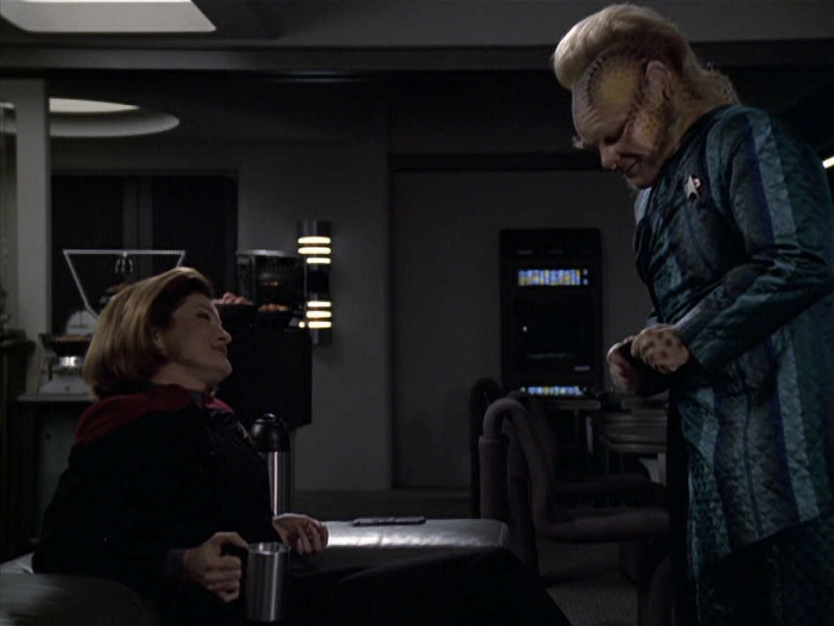 extant_StarTrek_VOY_6x11-FairHaven_00791.jpg