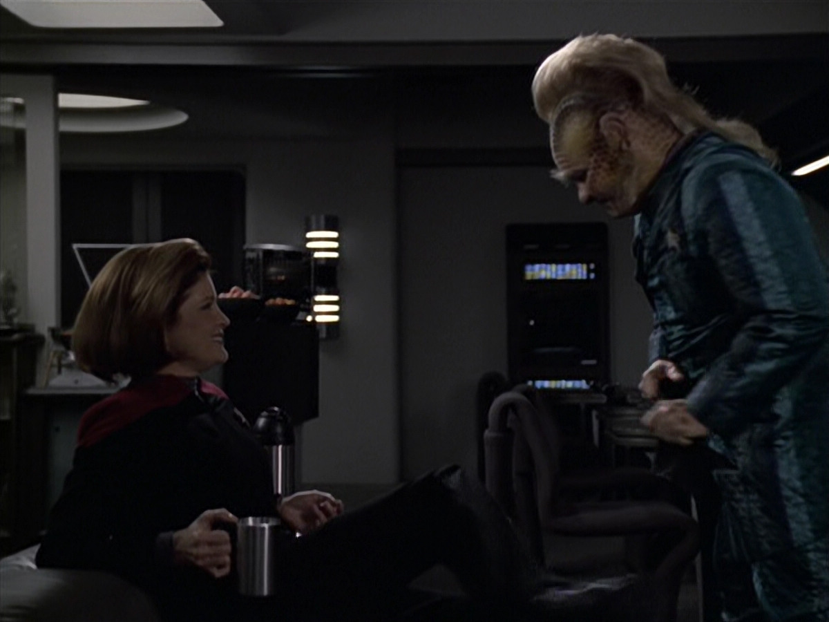 extant_StarTrek_VOY_6x11-FairHaven_00793.jpg