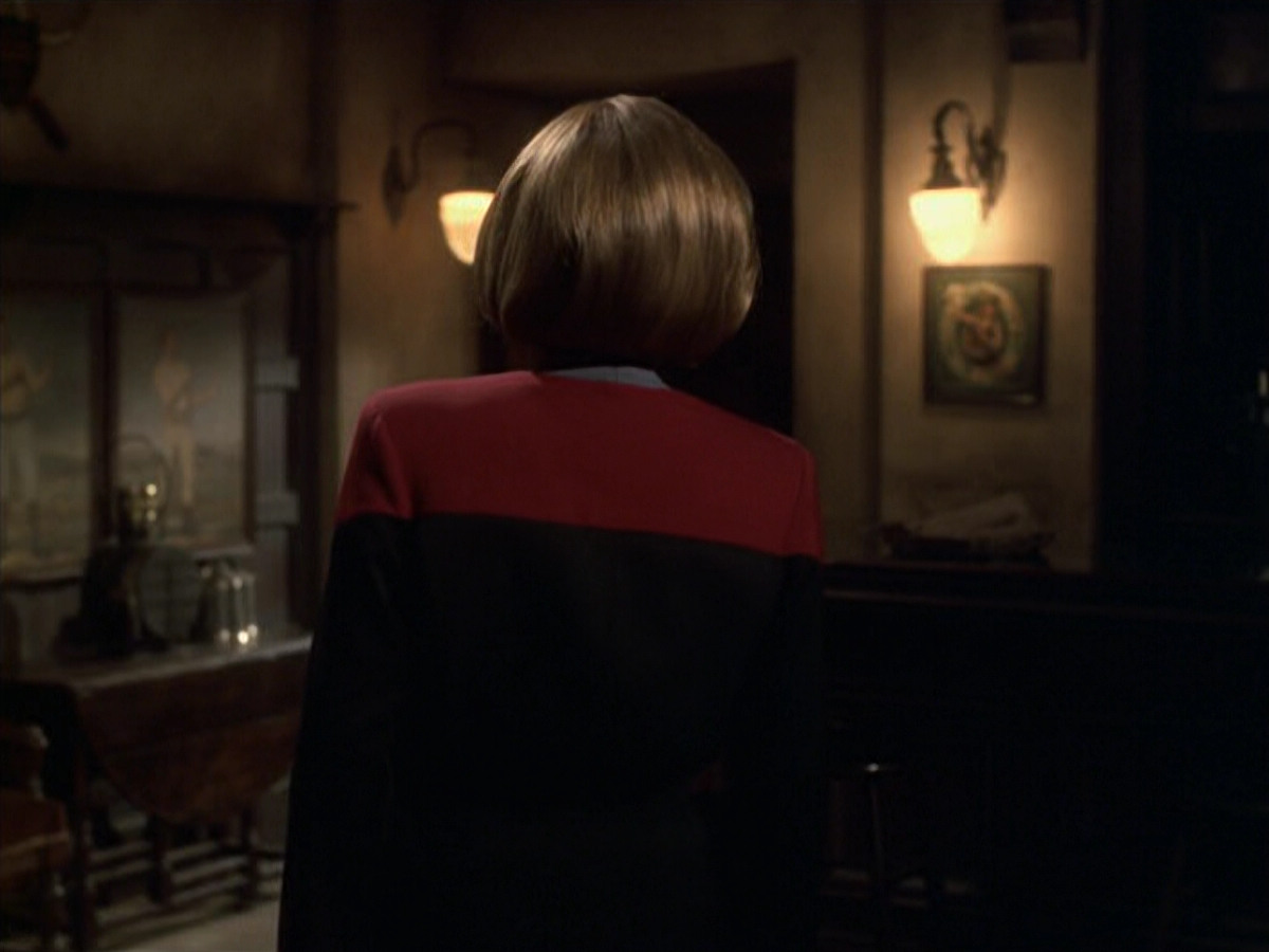 extant_StarTrek_VOY_6x11-FairHaven_00816.jpg