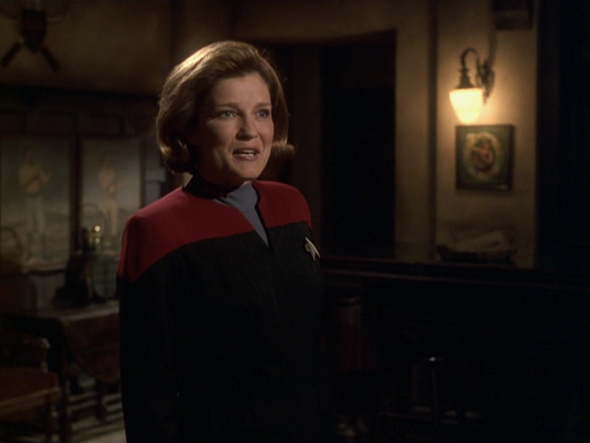 extant_StarTrek_VOY_6x11-FairHaven_00823.jpg