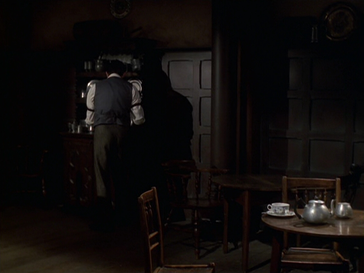 extant_StarTrek_VOY_6x11-FairHaven_00834.jpg