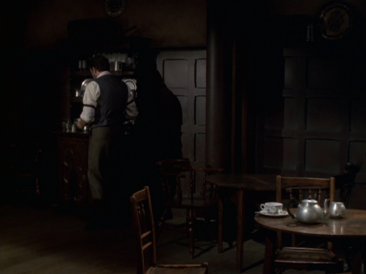 extant_StarTrek_VOY_6x11-FairHaven_00836.jpg